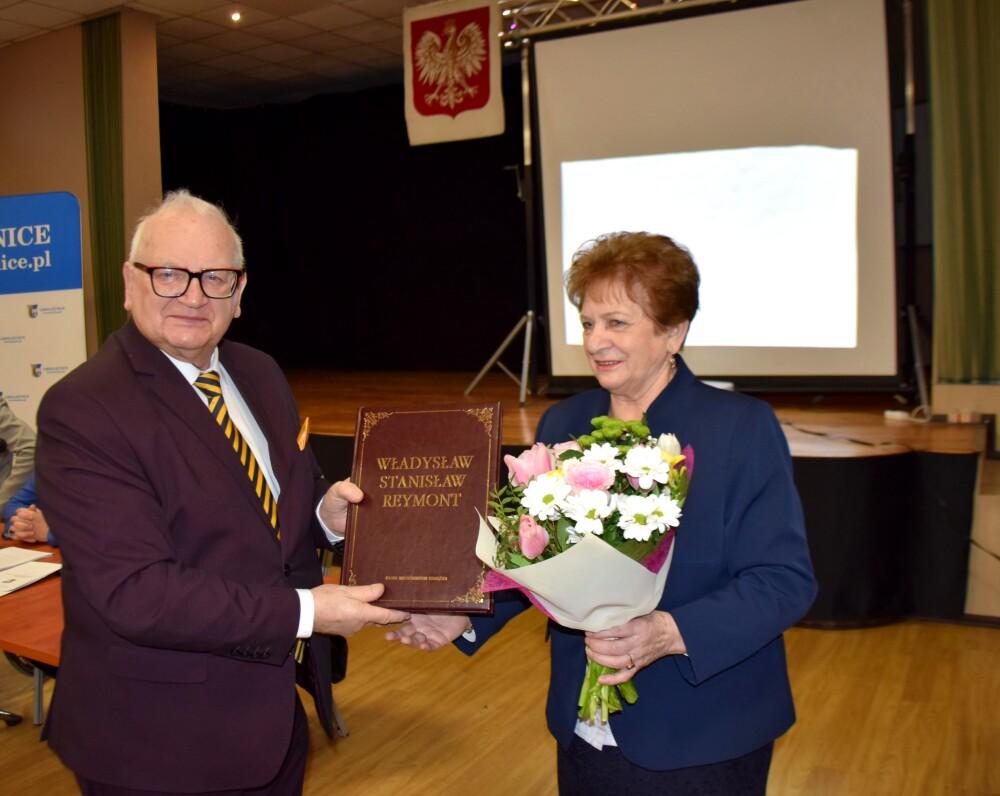  Wicestarosta Janina Mazur z tytułem „Zasłużony dla Gminy Kunice”