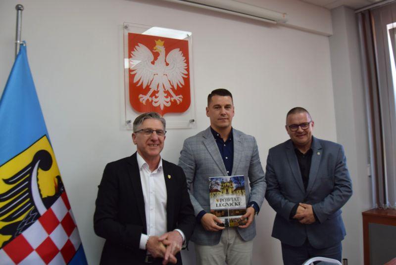 Podpisano umowę na inwestycję drogową w gminie Kunice