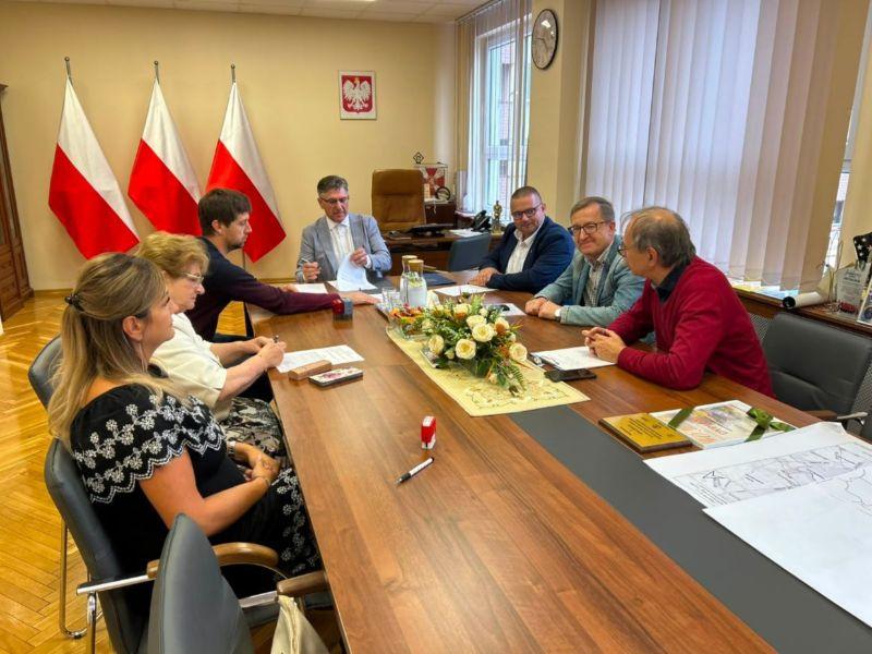 Podpisanie umowy na realizację inwestycji w Powiecie Legnickim