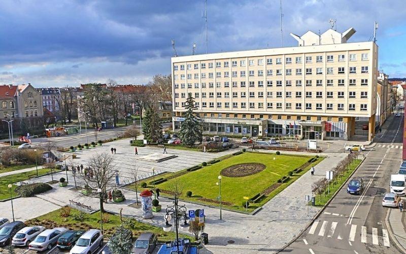 Oszczędniej czyli drugie podejście na rewitalizację Placu Słowiańskiego