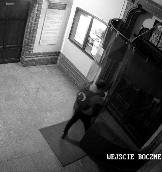 Przespał noc w kościele, który okradł