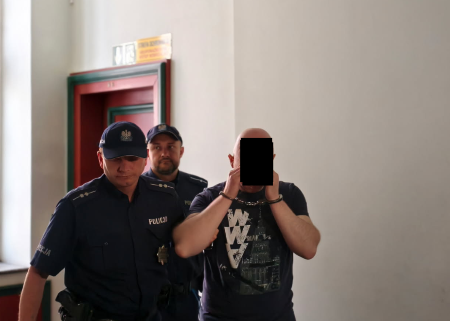 Więził, bił, gwałcił przez 4 lata