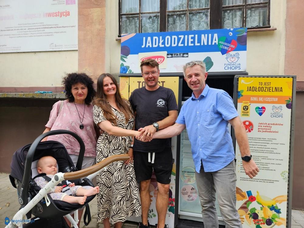 Społeczna lodówka zmienia lokalizację (FOTO)