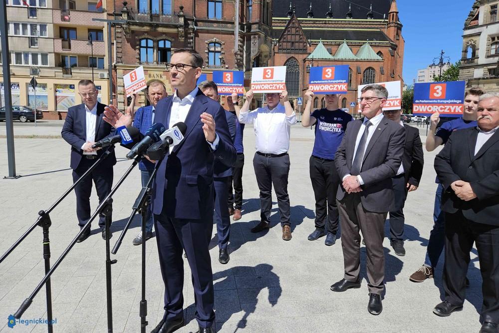 Morawiecki poparł w Legnicy Dworczyka (FOTO)