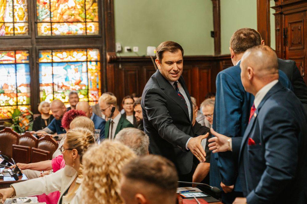 Rekordowe inwestycje, rekordowy budżet i zaskakujący finał głosowań