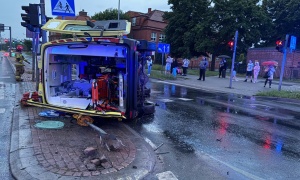 Wypadek karetki. Trzy osoby trafiły do szpitala...