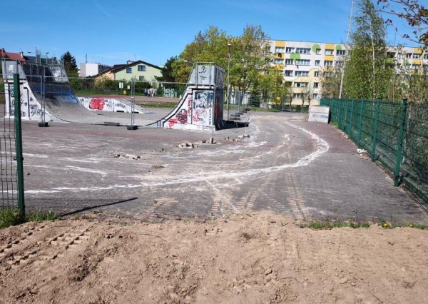 Wraca sprzęt na budowę pumptracku