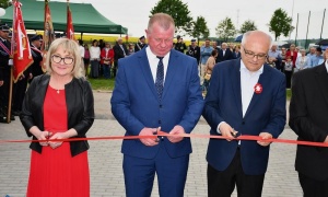 Nowa Wieś Grodziska otworzyła budynek strażacko-sportowy (FOTO)