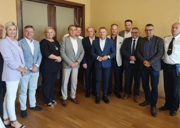 Samorządowcy rozmawiali o obronie cywilnej i modernizacji dróg (FOTO)