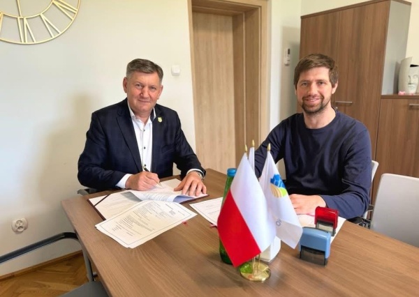  Podpisano umowę na inwestycję drogową w Radziechowie 