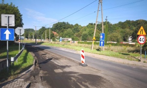 Lepiej nie wjeżdżać pod prąd – jest wąsko i z uskokiem 