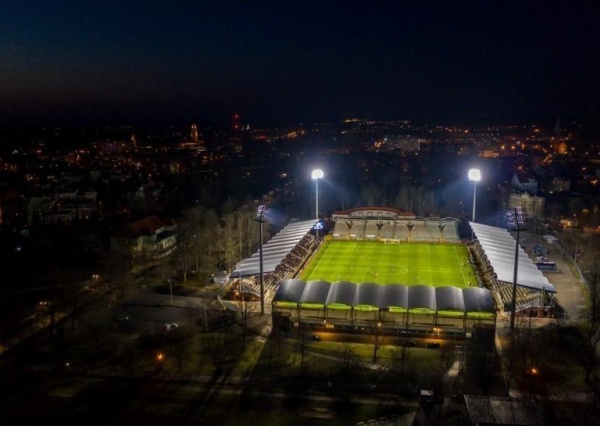  Modernizacja oświetlenia stadionu miejskiego na finiszu. W piątek chrzest bojowy !