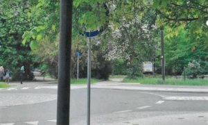 Niebezpieczeństwo przy „rondzie śmierci”. Dopiero interwencja radnego wymusiła reakcję miasta