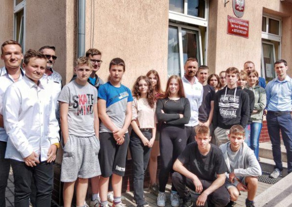 Mistrzowie z KGHM organizują pokazowe lekcje dla ósmoklasistów