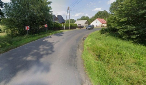 Codziennie przemierzają powiatową drogę strachu! Żądają chodnika