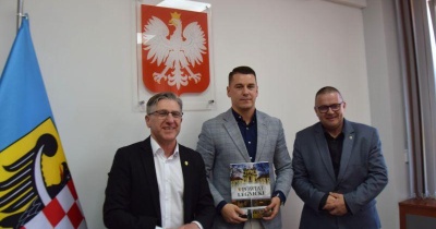 Podpisano umowę na inwestycję drogową w gminie Kunice