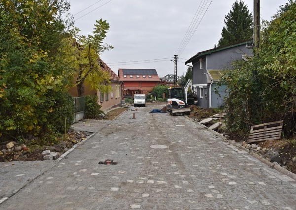 Budują kanalizację, modernizują drogę do portu