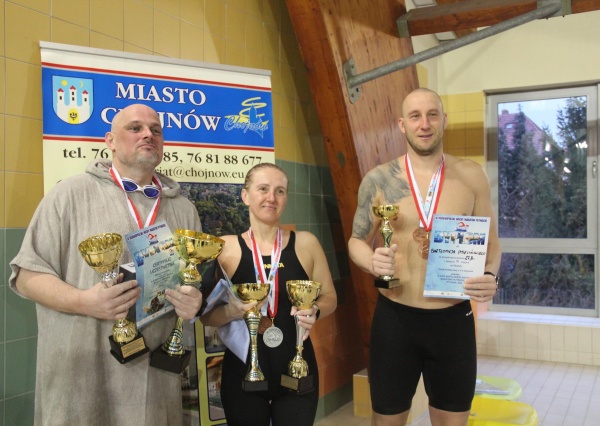 M.Kołodziej bezkonkurencyjny na chojnowskim basenie