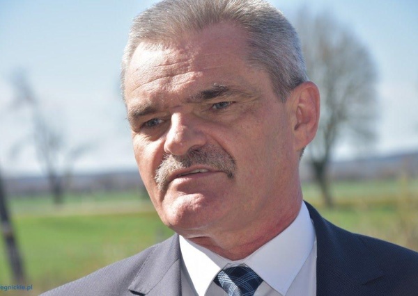Życie przy rowie. Mieszkańcy Szymocina czekają na chodnik