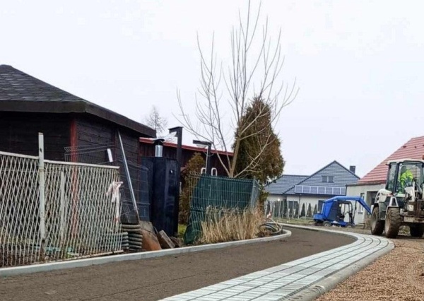 Nowa droga i oświetlenie  w Pieszkowie