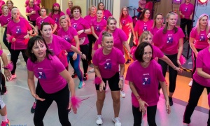 Różowa Zumba – taniec, energia i profilaktyka w jednym rytmie! (FOTO)