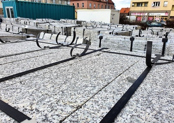 Granitowe uliczki i chodniki z ciętej kostki (FOTO)
