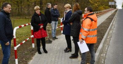 Można już korzystać z chodnika przy drodze Chobienia-Naroczyce