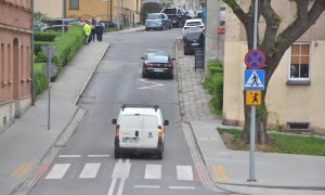  Nadjeżdża ciężki sprzęt. Rozkopie drogę do cmentarza 