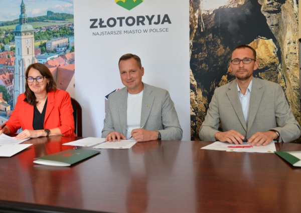 Umowa na drogi podpisana. Projekty a potem złotoryjski program drogowy