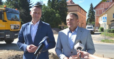 Nowy asfalt i parkingi na Wilczej ze wsparciem wojewody Jurkowskiego
