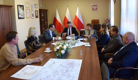 Podpisano umowę na remont drogi w gminie Chojnów