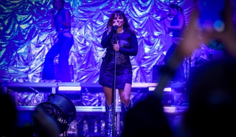 Rockowy wieczór pełen emocji – Ewa Farna na scenie w Chojnowie (FOTO)