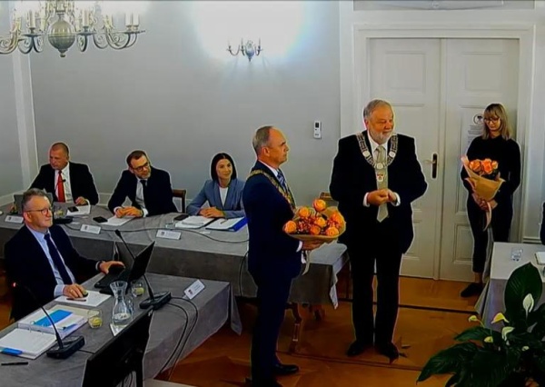  Absolutorium i wotum zaufania dla burmistrza W. Wabika. Jednomyślnie !
