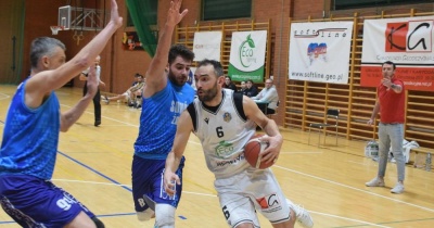 Basket dalej w grze o 2. ligę. Wygrał z Knurowem