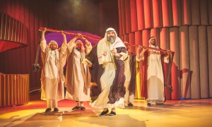 Dziewczyny z Abu-Dhabi albo żenada w dwóch aktach