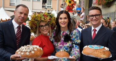 Kolorowy korowód otworzył Święto Chleba i Piernika (FOTO)