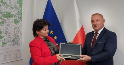 Gmina Rudna podarowała pogotowiu ratunkowemu tablet