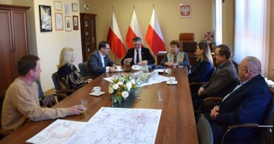 Podpisano umowę na remont drogi w gminie Chojnów