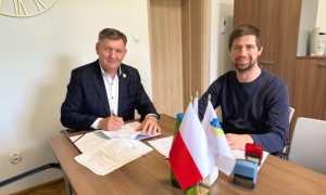 Podpisano umowę na inwestycję drogową w Radziechowie 