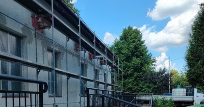 Trwa remont świetlicy wiejskiej w Raszówce. Zmieni się wygląd budynku i jego otoczenia