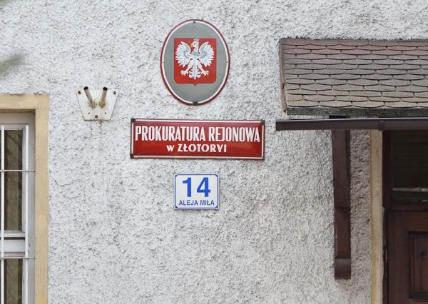 Akt oskarżenia w sprawie oszukańczej zrzutki