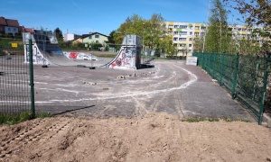 Wraca sprzęt na budowę pumptracku