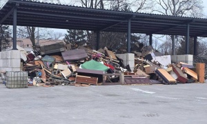 Sypnęło rekordem pod śmietnikami 