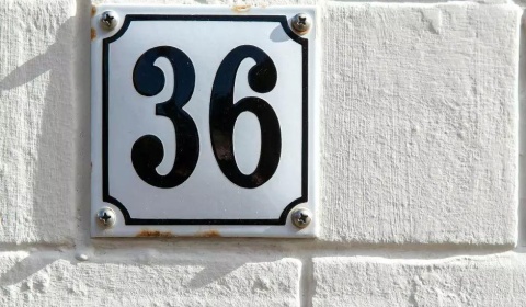  Brak tabliczki może oznaczać mandat 