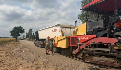 Prace drogowe w Radziechowie na finiszu. Nowa nawierzchnia już prawie gotowa
