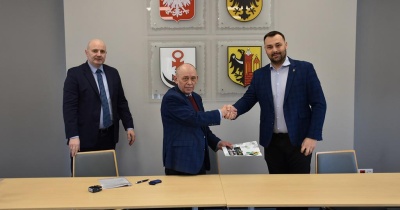 Przywrócony ruch na zabytkowym moście w Ścinawie