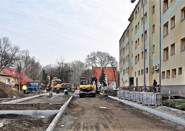 Trwa rewitalizacja ścinawskiego Rynku (FOTO)