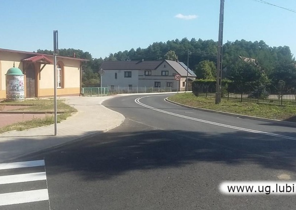 Zakończyła się przebudowa drogi w Miłoradzicach