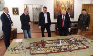 Wysłannik ministra kultury i poseł T.Samborski z wizytą w Chojnowie