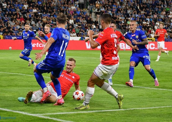 Miedź triumfowała w starciu z Wisłą Kraków (FOTO)